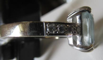 AN AQUAMARINE AND DIAMOND COCKTAIL RING Image