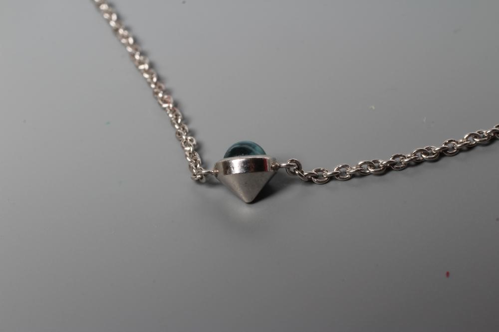 A GUCCI SILVER CHAIN NECKLACE Image