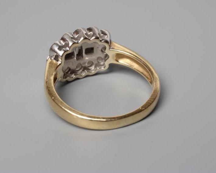 AN ART DECO DIAMOND RING Image