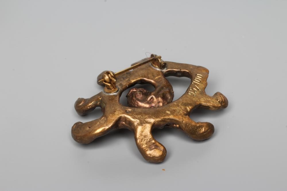 MAGGI HAMBLING - EYE BROOCH, in bronze, number 95 of a limited edition of 100, engraved edition, Image