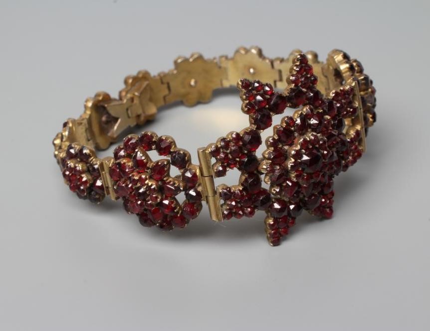 A LATE XIX CENTURY BOHEMIAN GARNET BRACELET, the central star panel hinged to smaller clusters on a Image