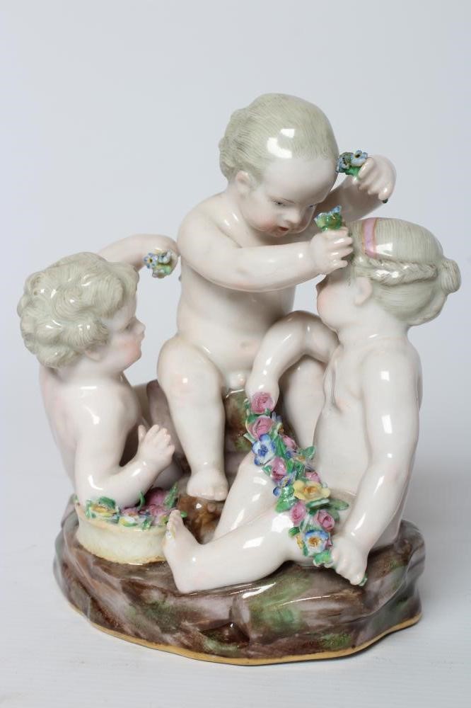 A MEISSEN PORCELAIN FIGURE GROUP Image