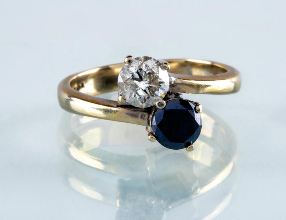 A DIAMOND TWO STONE CROSSOVER RING, Image