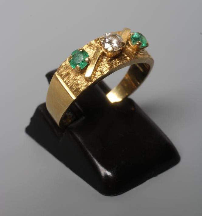 A MODERNIST RING Image