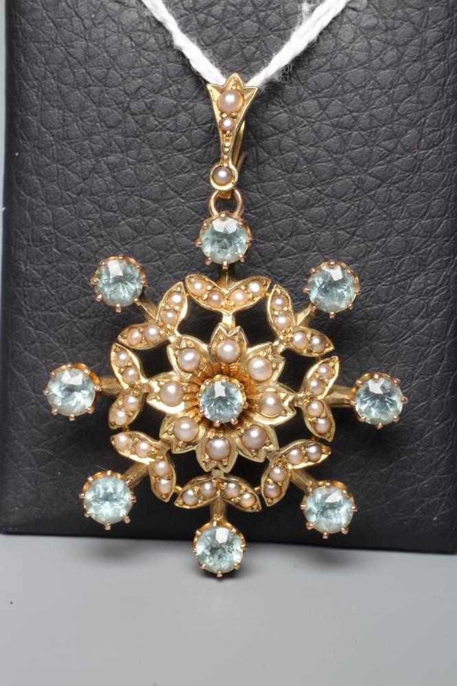 AN EDWARDIAN AQUAMARINE AND SEED PEARL PENDANT/BROOCH Image