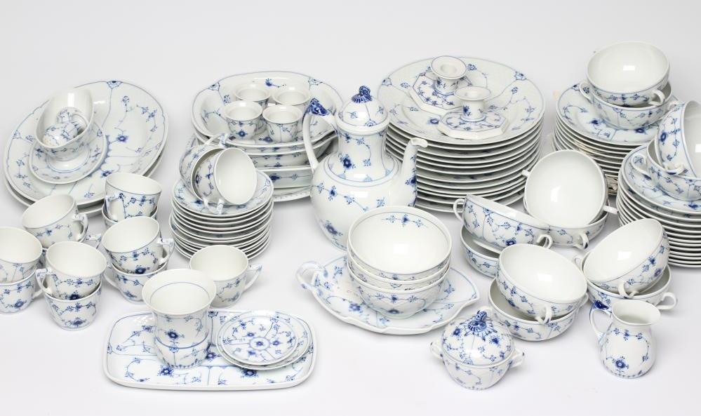 A BING AND GRONDAHL COPENHAGEN PORCELAIN DINNER AND COFFEE SERVICE Image