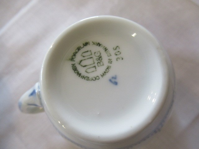 A BING AND GRONDAHL COPENHAGEN PORCELAIN DINNER AND COFFEE SERVICE Image