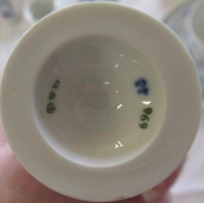 A BING AND GRONDAHL COPENHAGEN PORCELAIN DINNER AND COFFEE SERVICE Image