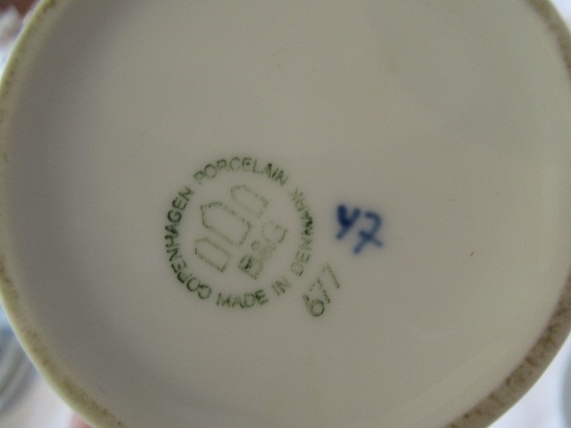 A BING AND GRONDAHL COPENHAGEN PORCELAIN DINNER AND COFFEE SERVICE Image