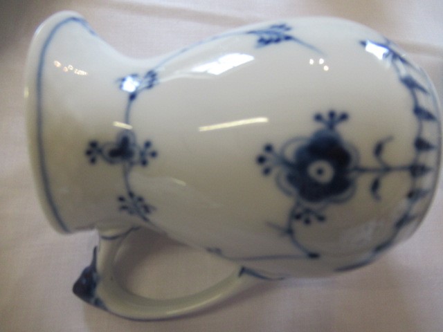 A BING AND GRONDAHL COPENHAGEN PORCELAIN DINNER AND COFFEE SERVICE Image