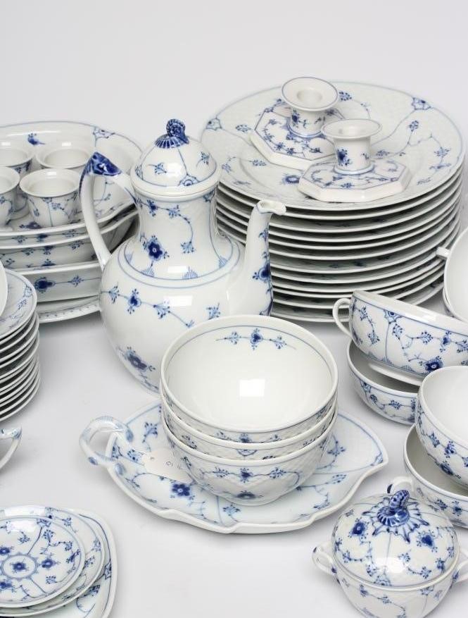 A BING AND GRONDAHL COPENHAGEN PORCELAIN DINNER AND COFFEE SERVICE Image