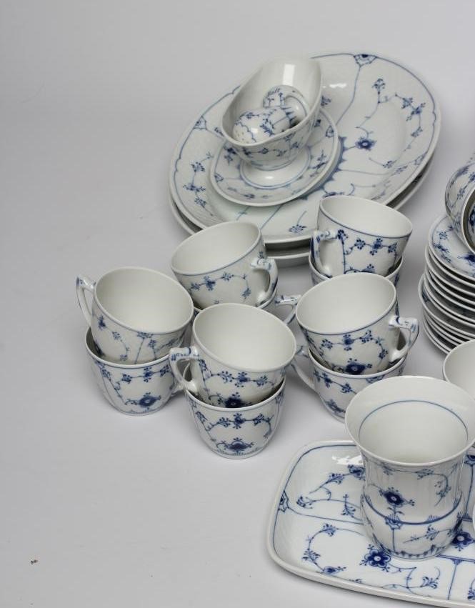 A BING AND GRONDAHL COPENHAGEN PORCELAIN DINNER AND COFFEE SERVICE Image