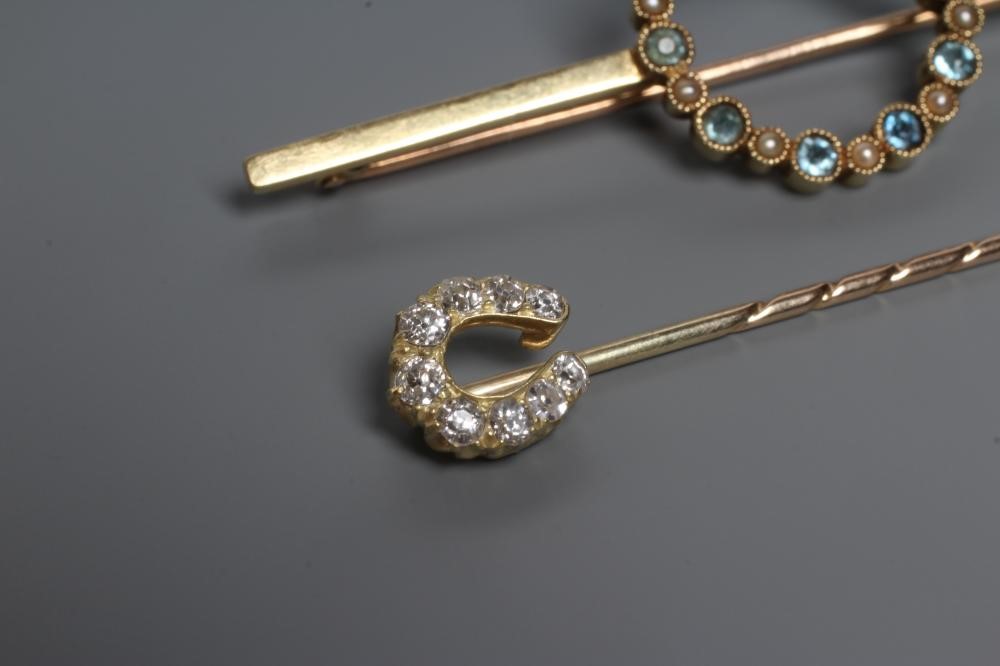 AN EDWARDIAN AQUAMARINE AND SEED PEARL BAR BROOCH Image