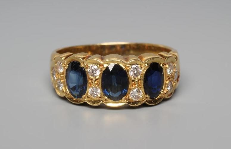 A SAPPHIRE AND DIAMOND DRESS RING Image