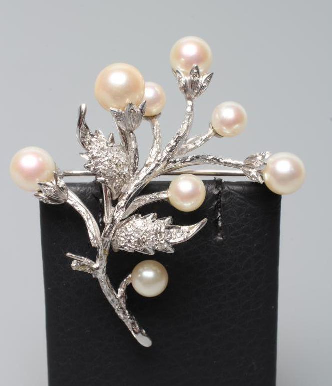 A PEARL AND DIAMOND SPRAY BROOCH Image