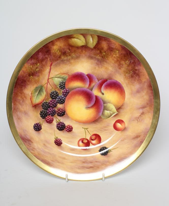 A ROYAL WORCESTER CHINA CABINET PLATE of plain circular form Image