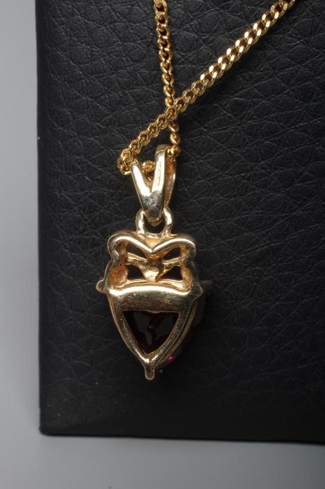 A GARNET PENDANT Image