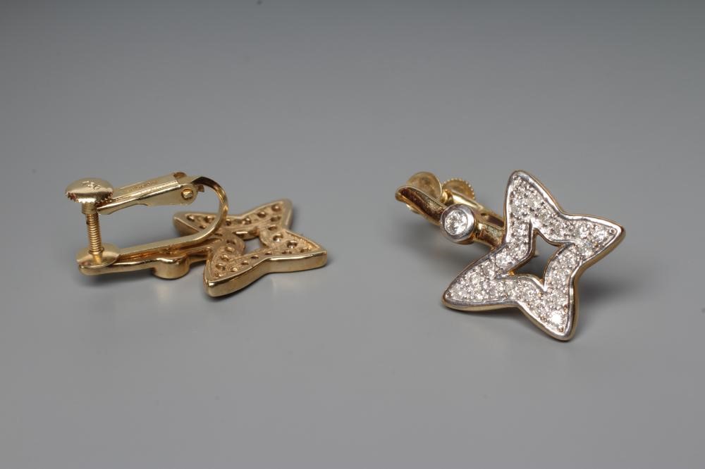 A PAIR OF DIAMOND EARRINGS Image