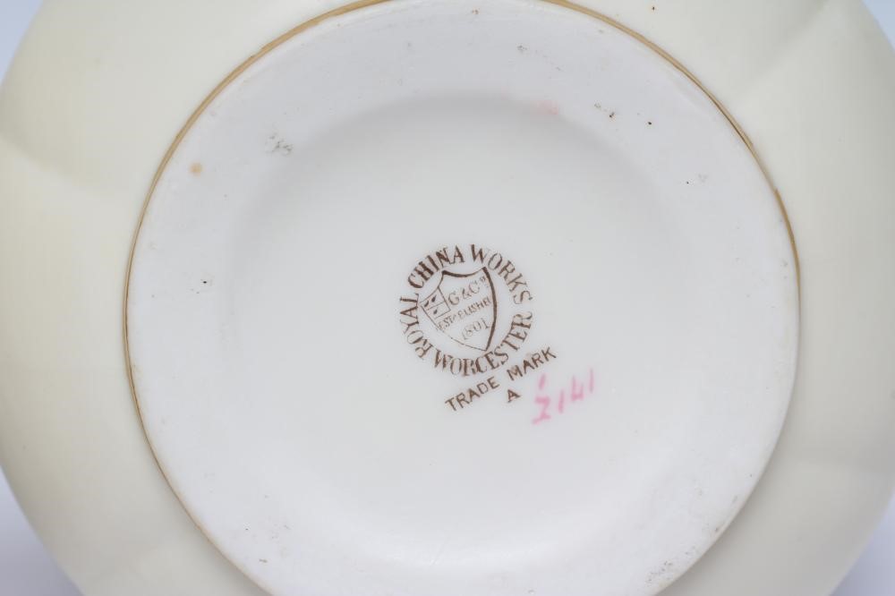 A ROYAL WORCESTER CHINA CACHE-POT Image