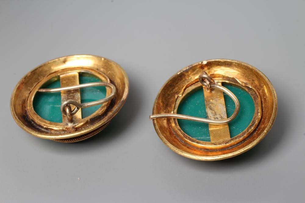 A PAIR OF VICTORIAN GREEN HARDSTONE CAMEO EARRINGS Image