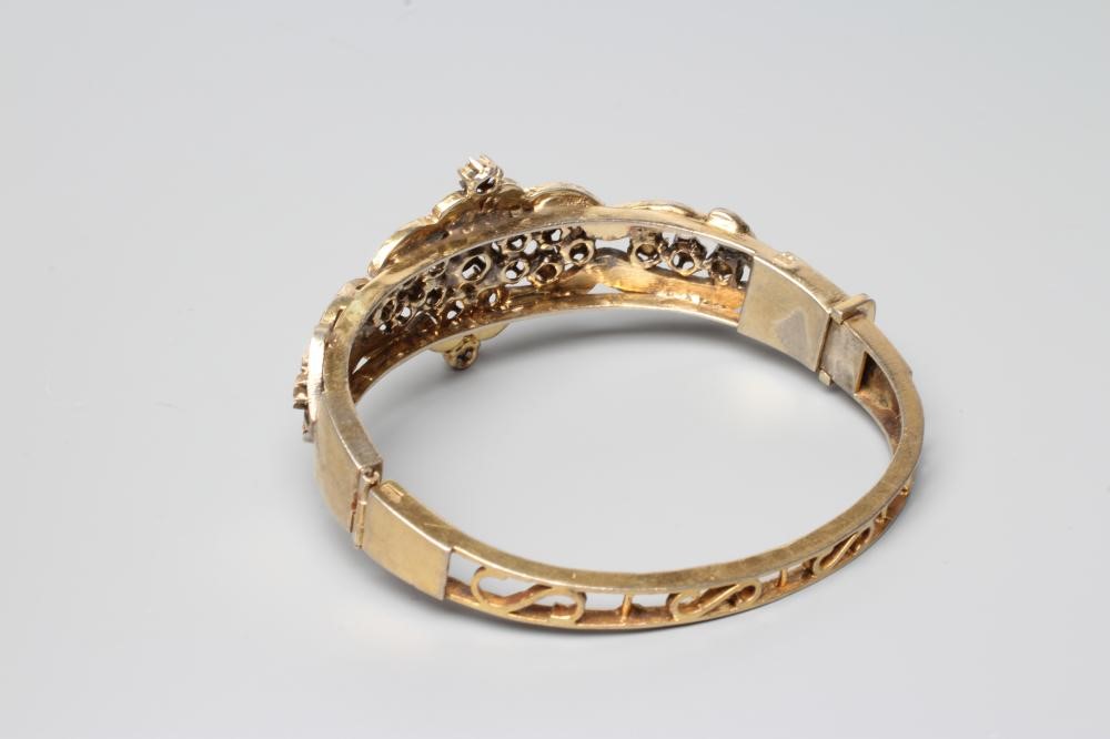 A DIAMOND STIFF HINGED BANGLE Image