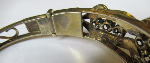 A DIAMOND STIFF HINGED BANGLE Image