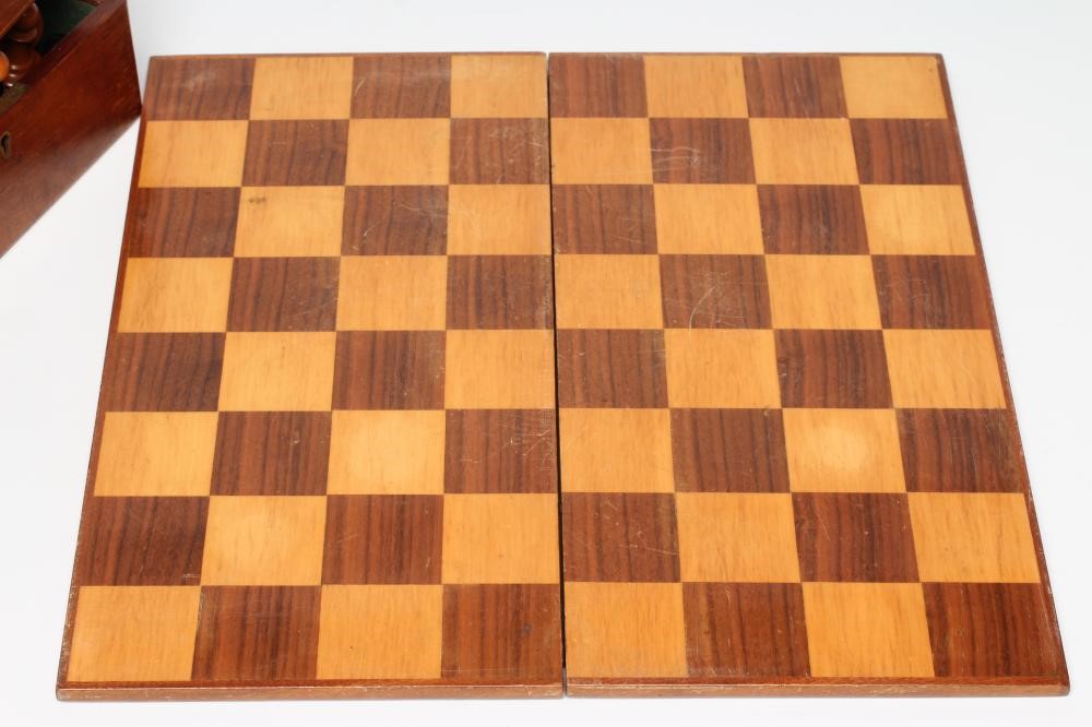 A JAQUES BOX AND EBONY STAUNTON PATTERN CHESS SET Image