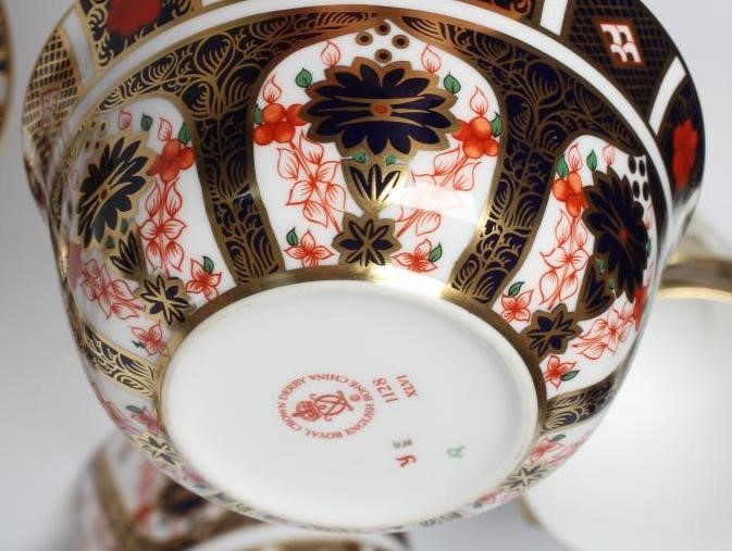 A ROYAL CROWN DERBY CHINA TEA SET Image