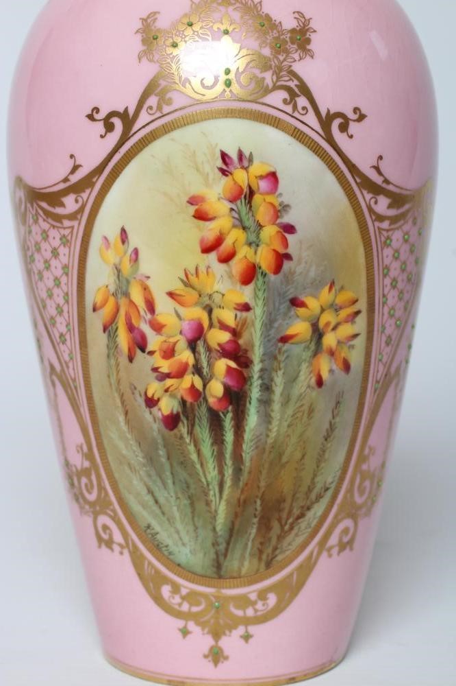 A ROYAL WORCESTER CHINA VASE AND COVER Image