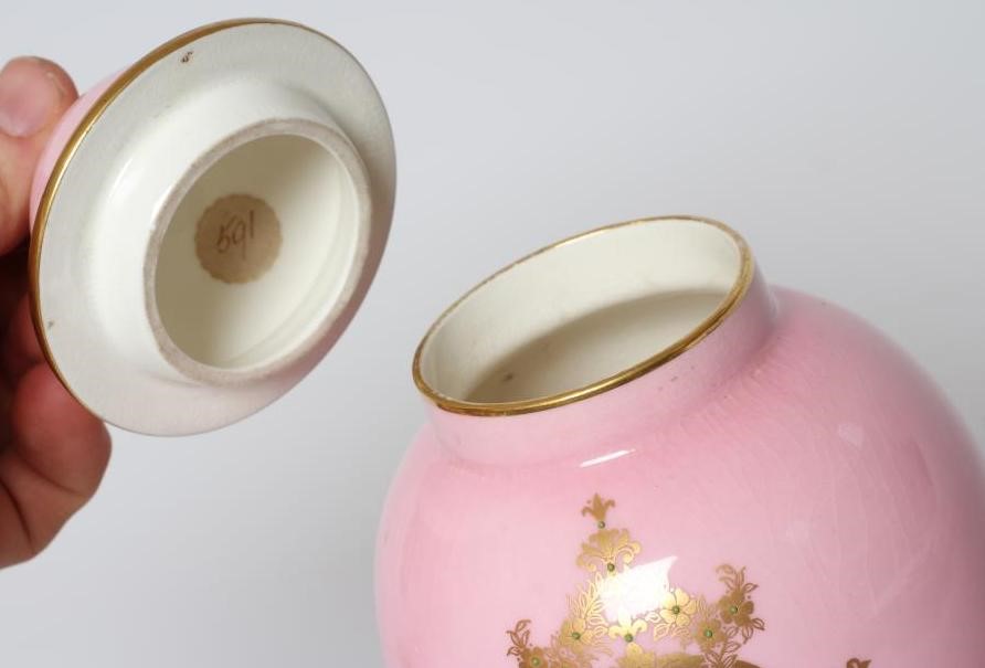 A ROYAL WORCESTER CHINA VASE AND COVER Image