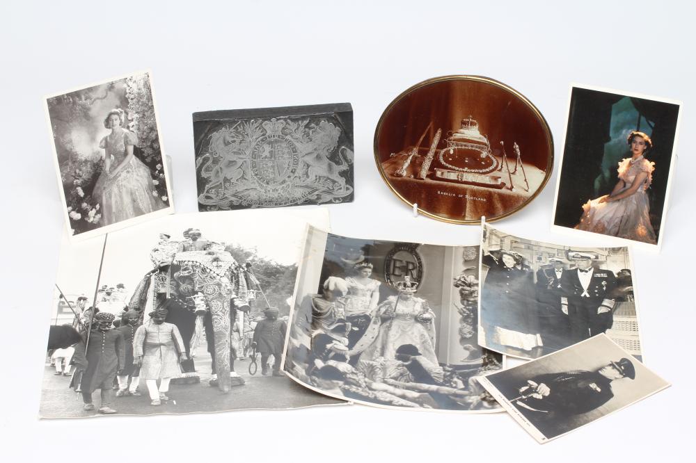 A COLLECTION OF ROYAL MEMORABILIA including a postcard of Edward VIII Image
