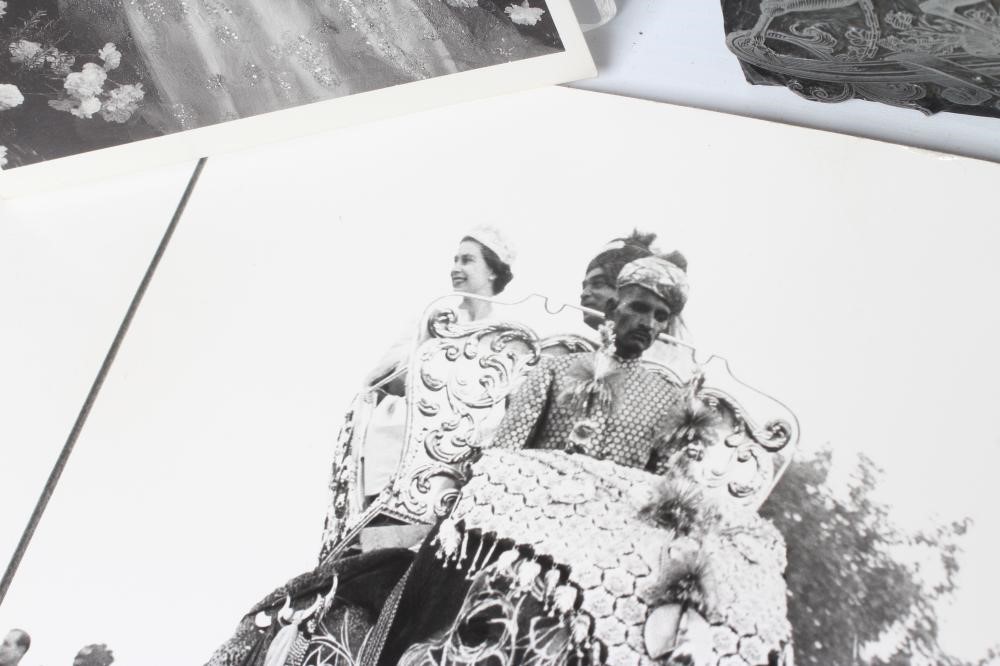 A COLLECTION OF ROYAL MEMORABILIA including a postcard of Edward VIII Image