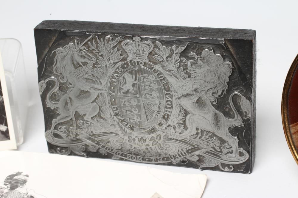 A COLLECTION OF ROYAL MEMORABILIA including a postcard of Edward VIII Image