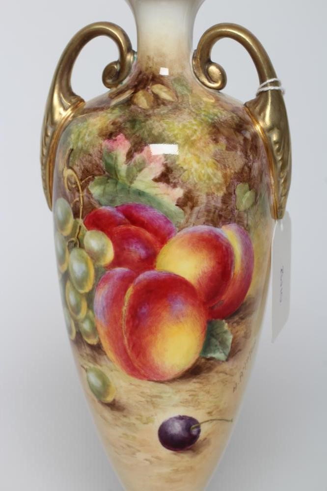 A ROYAL WORCESTER CHINA VASE Image