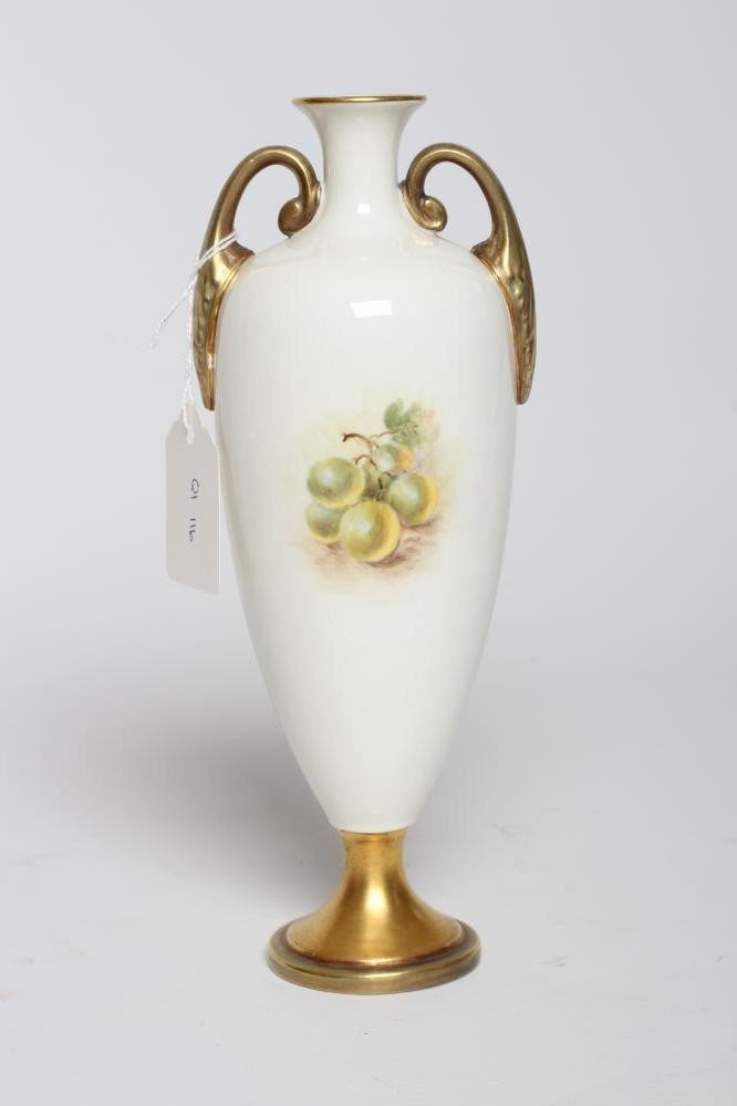 A ROYAL WORCESTER CHINA VASE Image