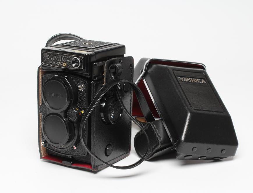 A YASHICA Mat-124 G CAMERA, with top viewer, twin Yashinon lenses, 1:2.8 f = 80mm and 1:35 f=80mm, Image