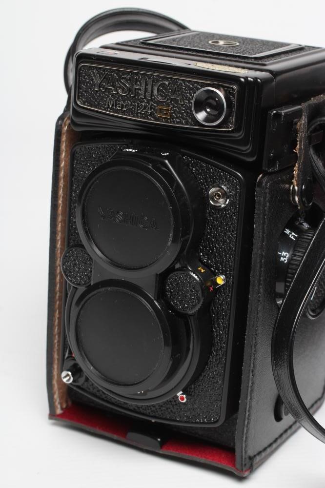 A YASHICA Mat-124 G CAMERA, with top viewer, twin Yashinon lenses, 1:2.8 f = 80mm and 1:35 f=80mm, Image