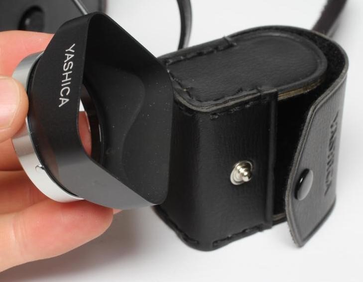 A YASHICA Mat-124 G CAMERA, with top viewer, twin Yashinon lenses, 1:2.8 f = 80mm and 1:35 f=80mm, Image