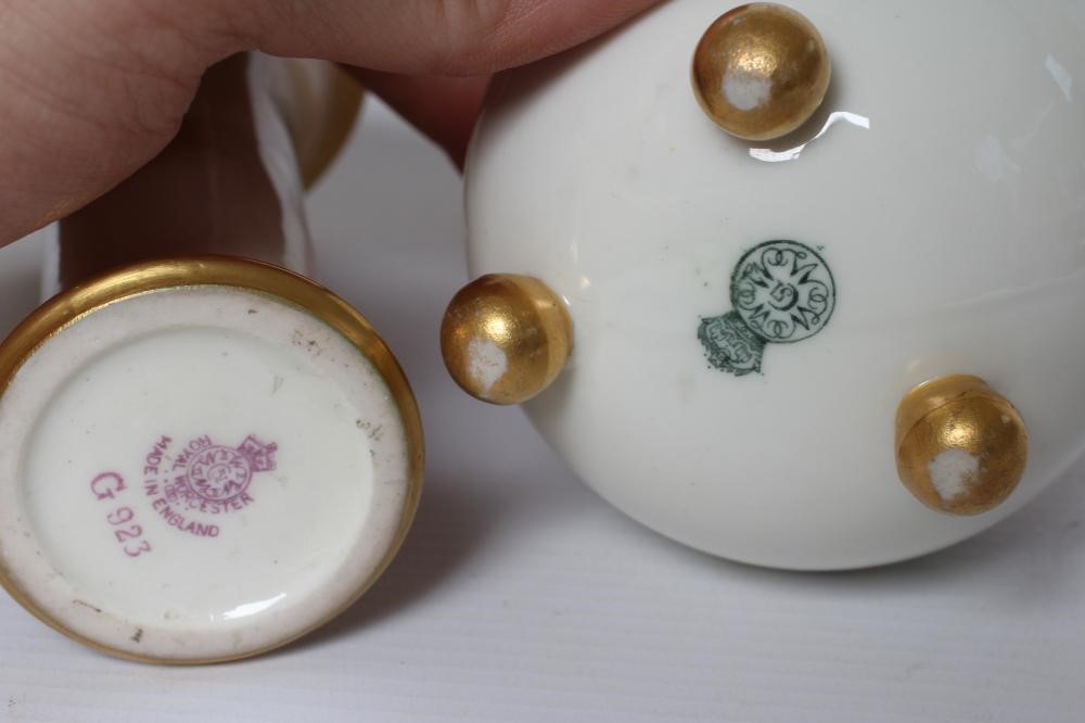 A ROYAL WORCESTER CHINA SMALL VASE Image