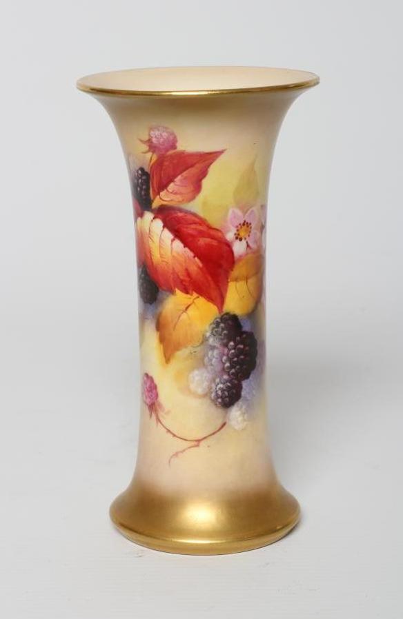 A ROYAL WORCESTER CHINA VASE Image