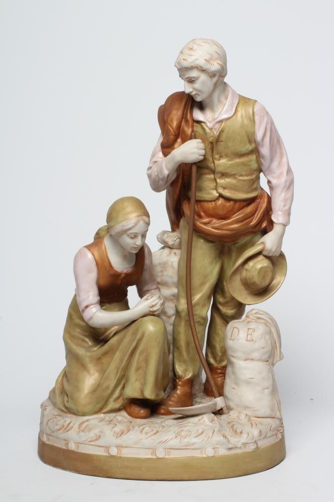 A ROYAL DUX PORCELAIN FIGURE GROUP Image
