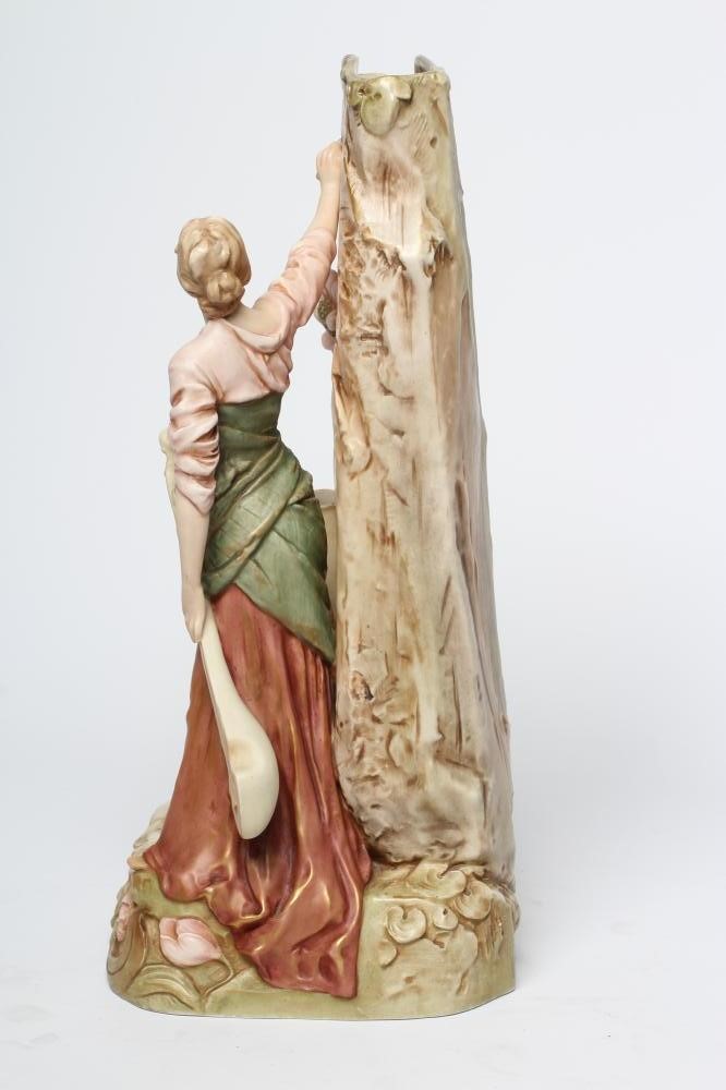 A ROYAL DUX PORCELAIN FIGURAL VASE Image