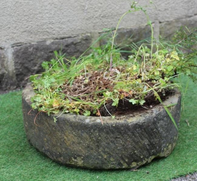 A SANDSTONE TROUGH of well cut circular form, 23" x 8 1/2" (Est. plus 24% premium inc. VAT) Image