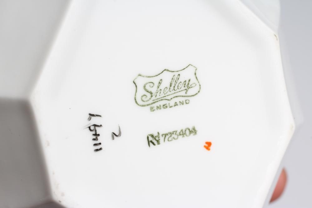 A SHELLEY CHINA QUEEN ANNE SHAPE TEA Image