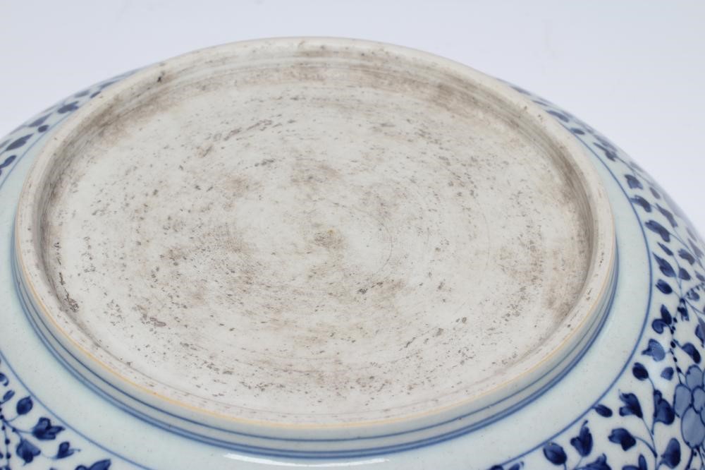 A CHINESE PORCELAIN DISH of plain circular form Image