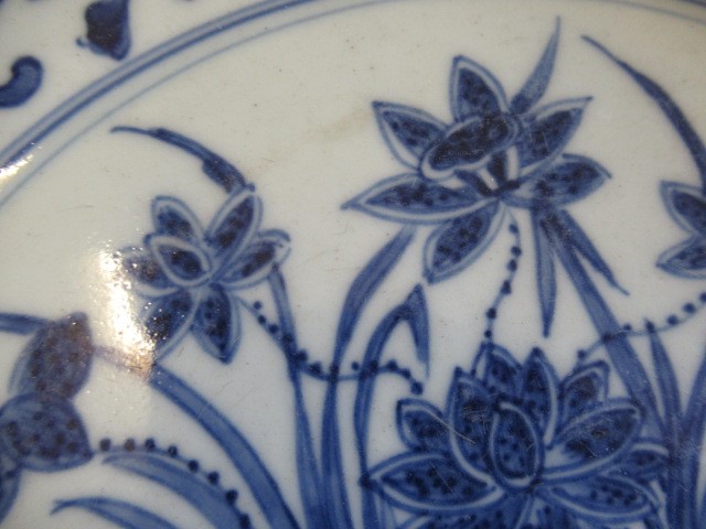 A CHINESE PORCELAIN DISH of plain circular form Image