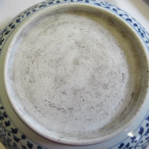 A CHINESE PORCELAIN DISH of plain circular form Image