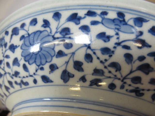 A CHINESE PORCELAIN DISH of plain circular form Image