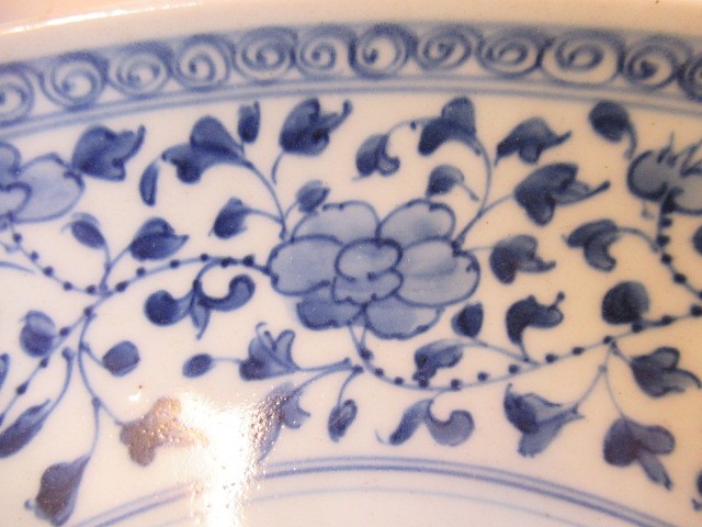 A CHINESE PORCELAIN DISH of plain circular form Image