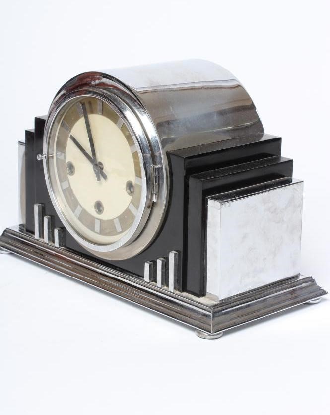 AN ART DECO CHROME CASED CHIMING MANTEL CLOCK Image